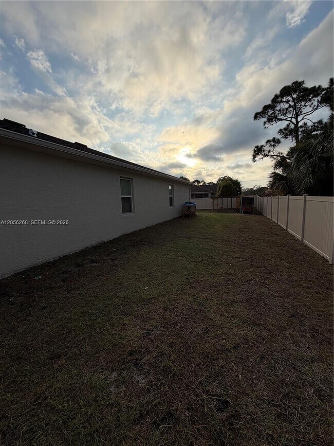 Building Photo - 383 Hanford Rd SW