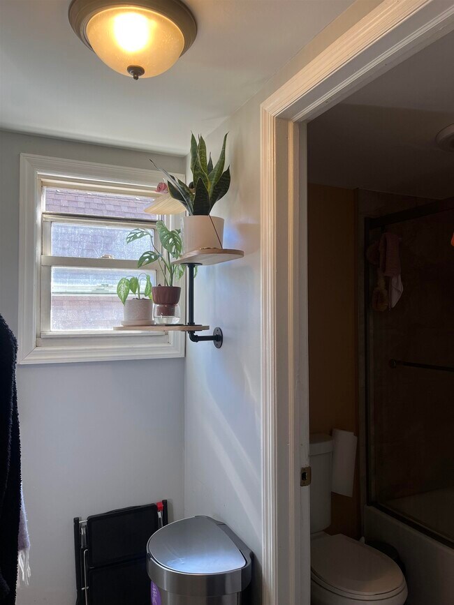 Building Photo - 315 44th St