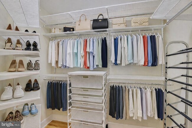 Building Photo - 502 W Broad St