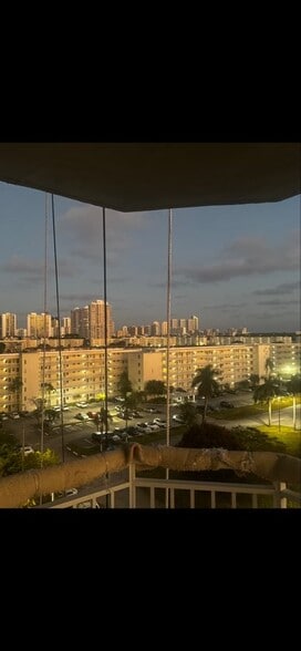 Building Photo - 18011 Biscayne Blvd