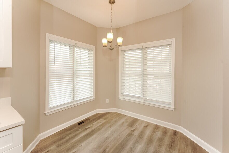 Building Photo - 240 Hardwood Ct