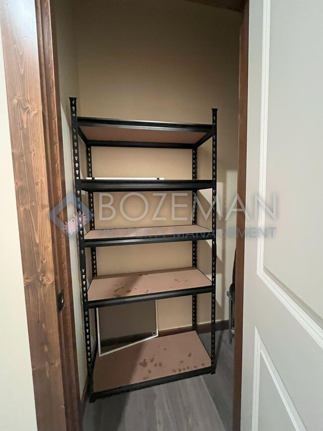 Building Photo - 2605 Meriwether Dr S