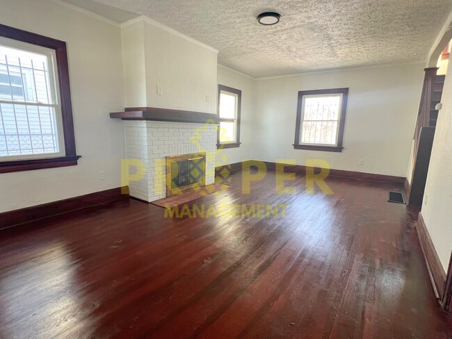 Building Photo - 2118 Malvern Ave