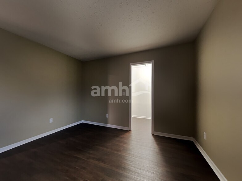 Building Photo - 10755 Talisman Dr