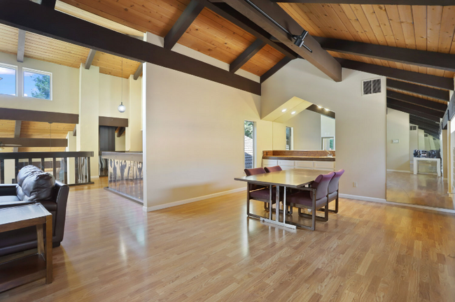Building Photo - 3701 Colonial Dr