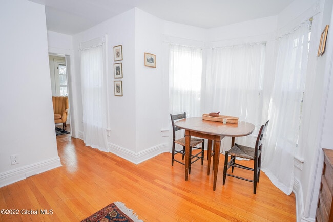 Building Photo - 140 Broad St