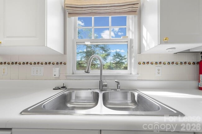 Building Photo - 214 Southern Cross Ln