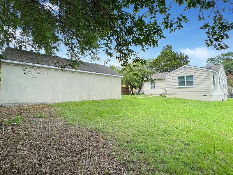 Building Photo - 130 Nelson Dr