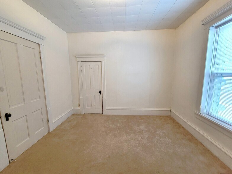 Building Photo - 210 N Fremont St