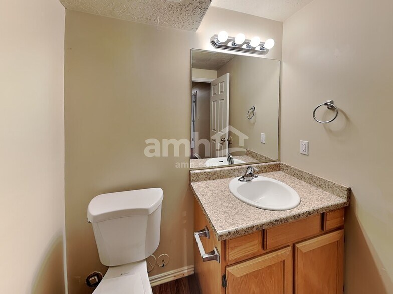 Building Photo - 3753 S 3760 W