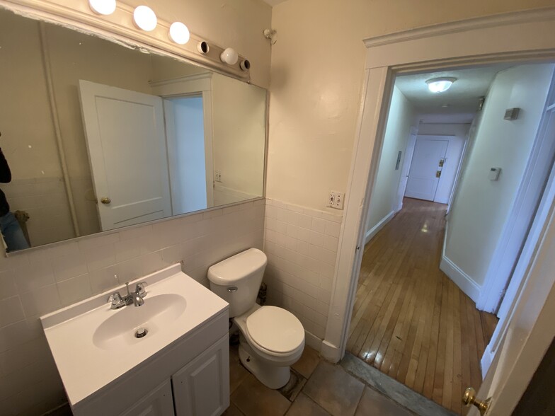 Building Photo - 10 Barrows St