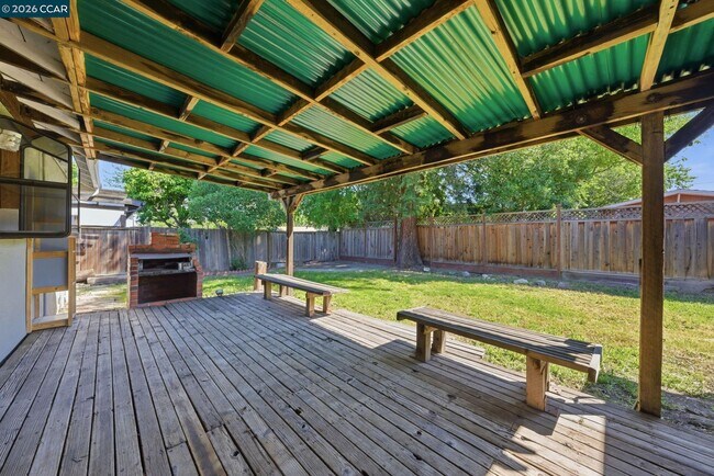 Building Photo - 1930 Sunshine Dr