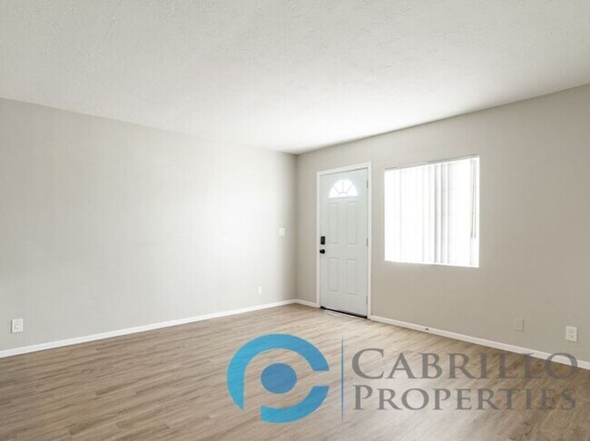 Building Photo - 595 7th St