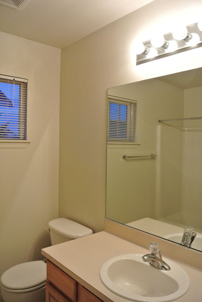 Building Photo - Spacious 3 bedroom in SE Albany