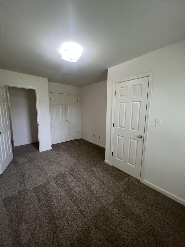 Building Photo - 409 Woodview Dr