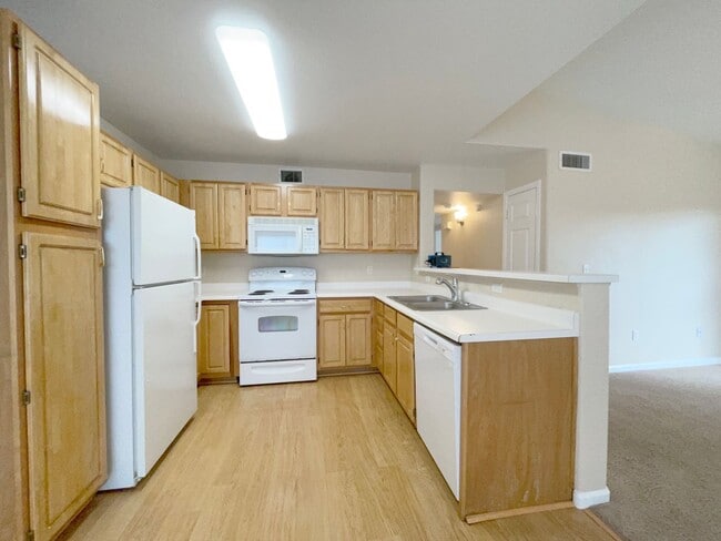 Building Photo - 3 bedroom condo in Broomfield! Master bedr...