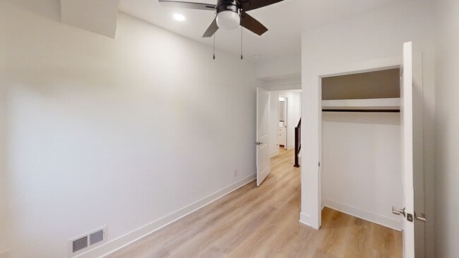 Building Photo - 331 E Ann St