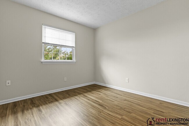 Building Photo - 3966 Northampton Dr