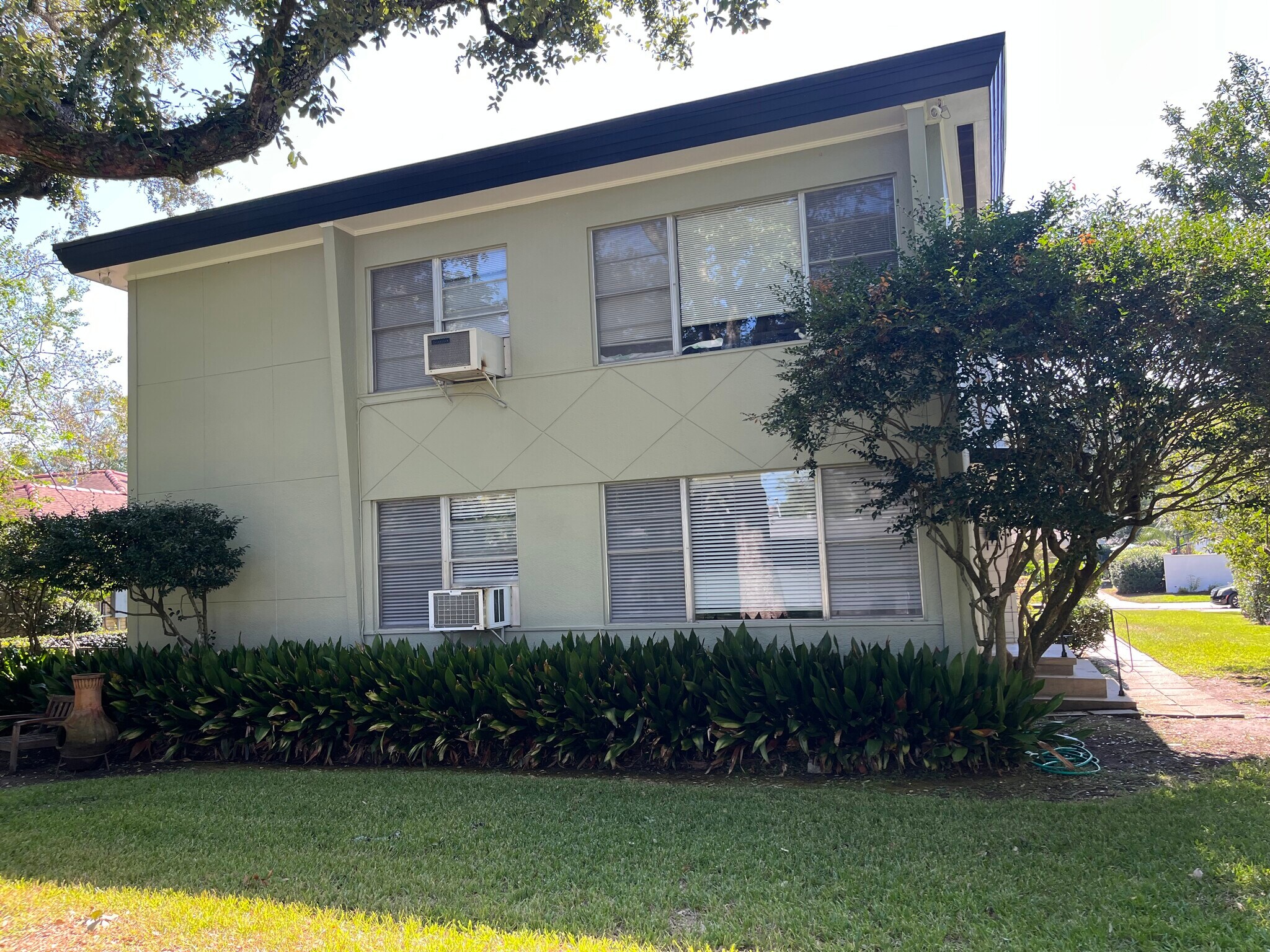 Lane Side - 30 Thrasher St