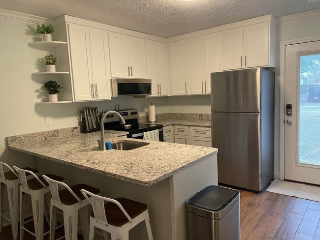 Building Photo - Furnished Executive Rental Downtown