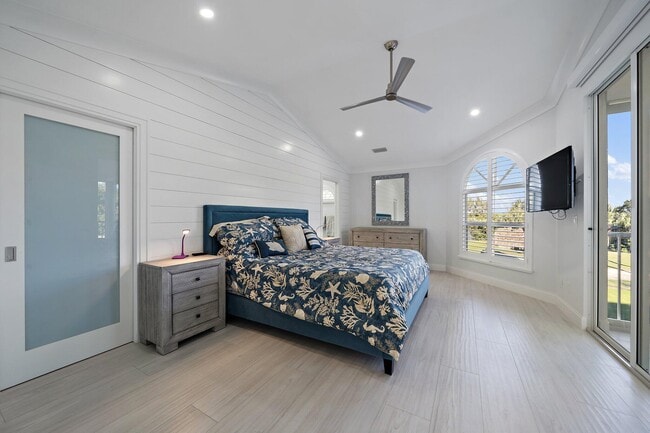 Building Photo - 3902 Fairway Dr N