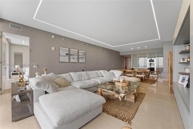 Building Photo - 18975 Collins Ave