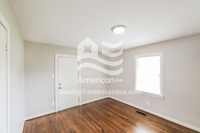 Building Photo - 4419 6th St E