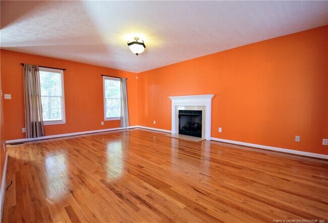 Building Photo - 324 Roundtree Dr