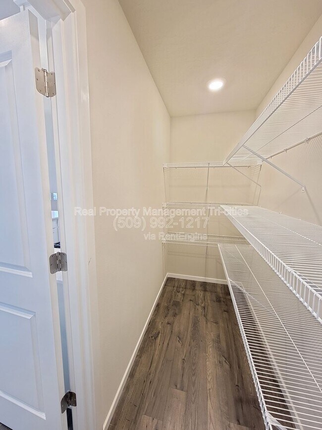 Building Photo - 7752 Ranchland Ln