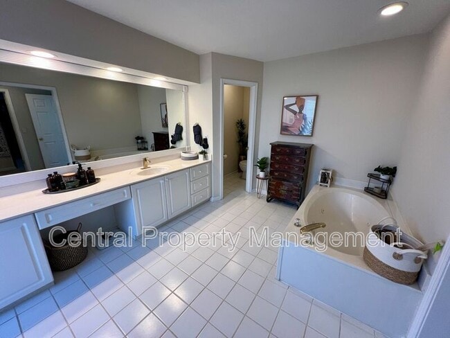 Building Photo - 3 Blanton Ln