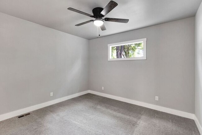 Building Photo - Renovated 2 Bedroom 2 Bath Duplex with Lar...