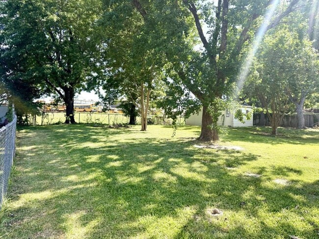 Building Photo - 2513 Tilman Dr
