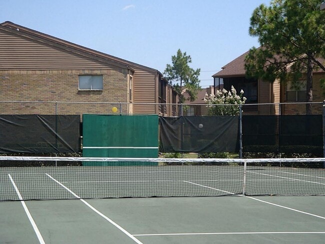 Building Photo - 10555 Turtlewood Ct