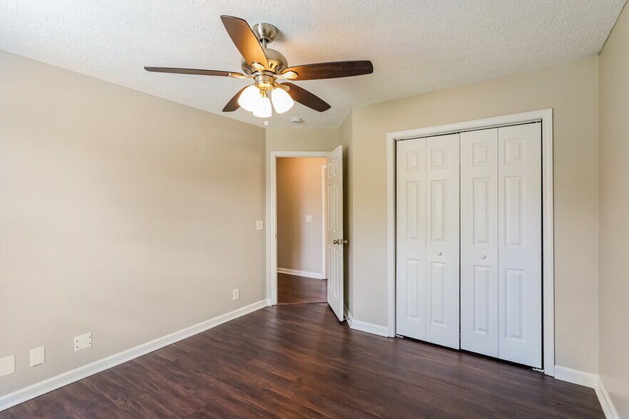 Building Photo - 7128 Legacy Dr