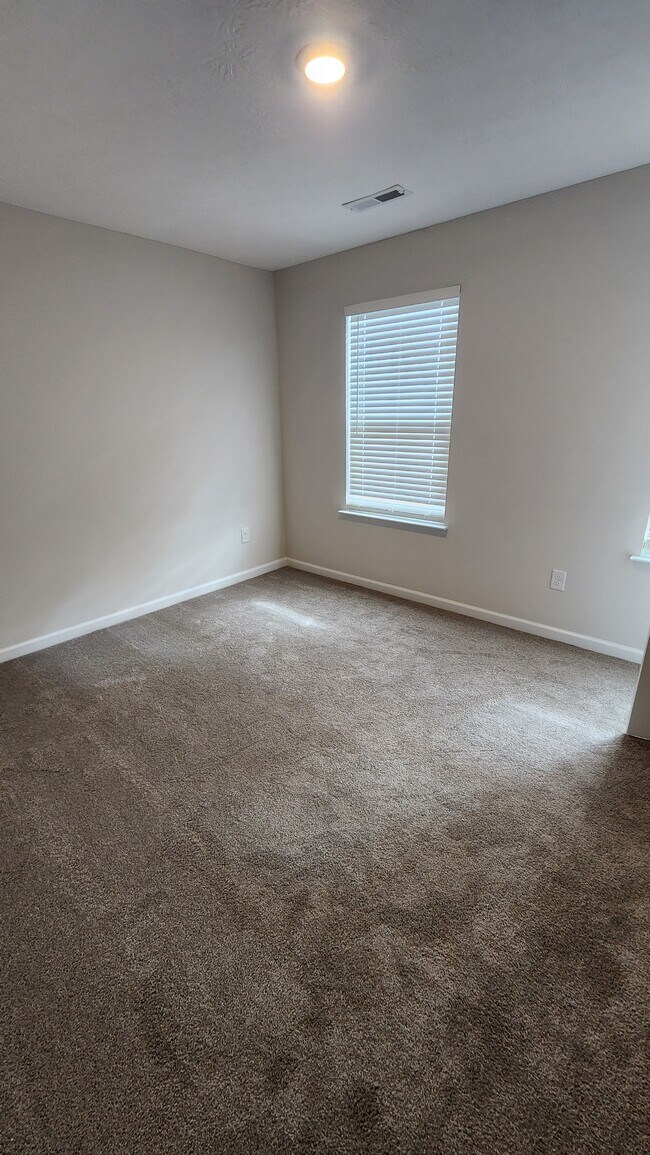 Building Photo - 61 Snapdragon Dr