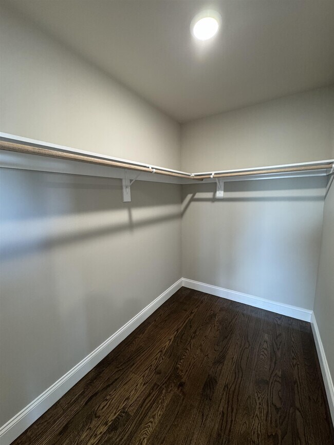 Building Photo - 515 Walnut St