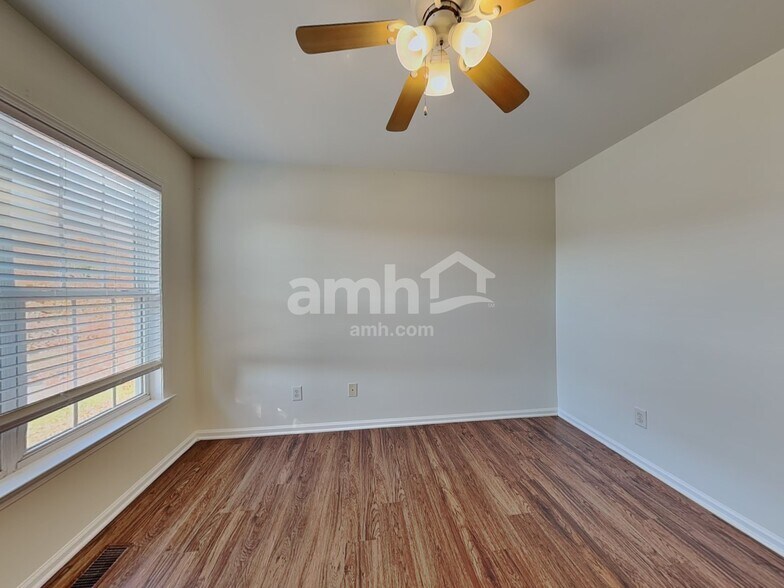 Building Photo - 2405 Joshua Ln