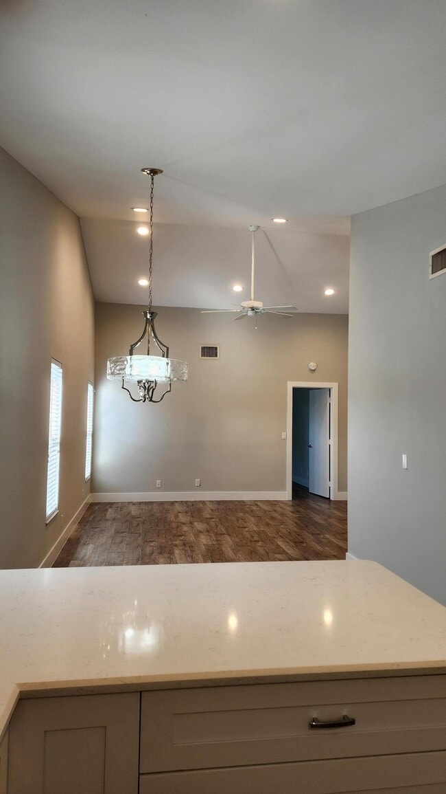 Building Photo - 8783 SE Hobe Ridge Ave