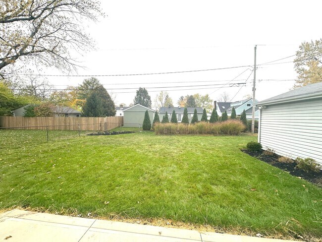 Building Photo - 2443 Shrewsbury Rd