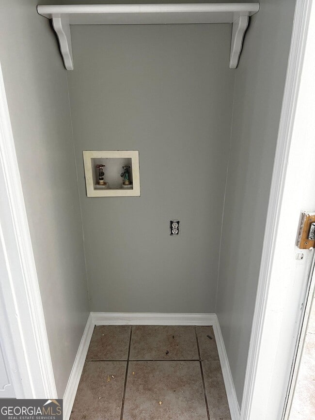 Building Photo - 141 Lakeside Dr