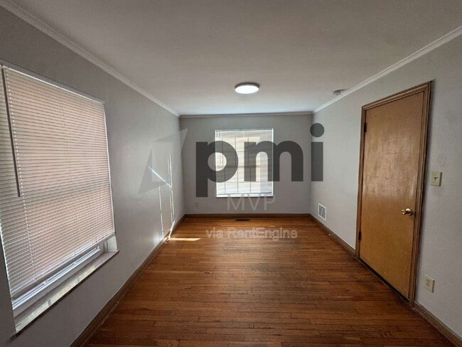 Building Photo - 2135 Ridgeview Rd