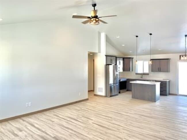Building Photo - 3915 Swan Rd