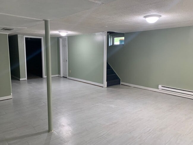 Building Photo - MOVE IN READY, APPLY NOW!!