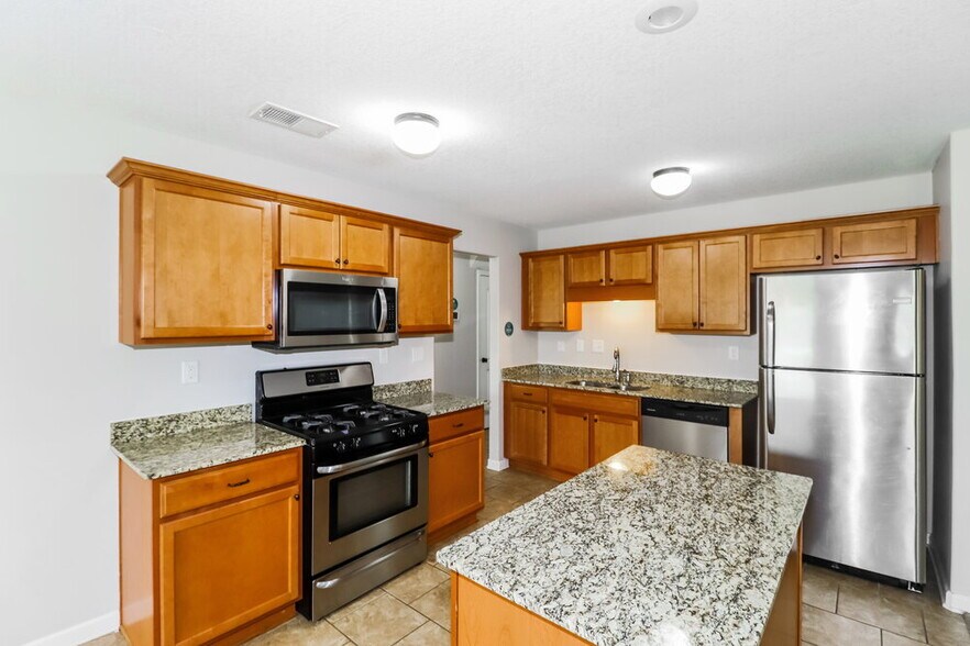 Building Photo - 45 Willow Springs Ln