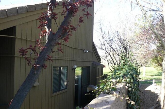 Building Photo - 3 Bedroom Condo on Antelope Hills Golf Cou...
