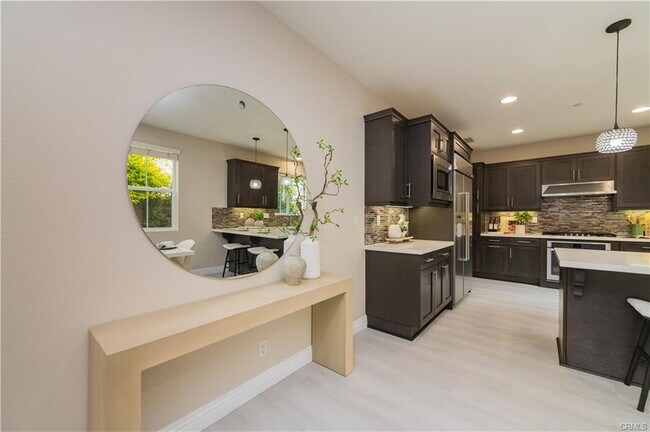 Building Photo - 48 Mariposa