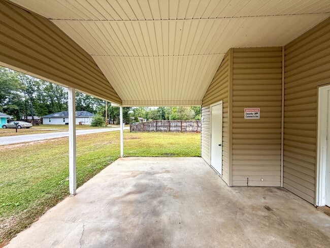 Building Photo - 2 Bedroom 1 Bath Duplex in Pace, FL!