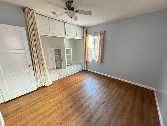 Building Photo - 9217 Alcott St