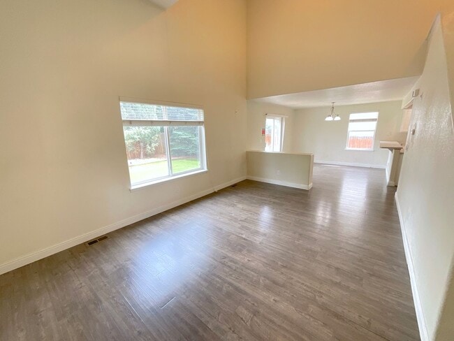 Building Photo - 3 Bedroom Home Available Near Stetson Hill...