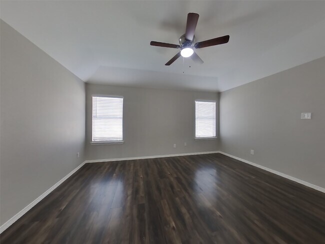 Building Photo - 2002 Briar Grove Dr